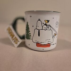 WOODSTOCK & FRIENDS ENJOYING SNOOPY AND HIS HOME AS A SKILIFT